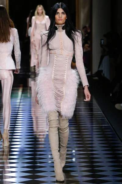 Look 11